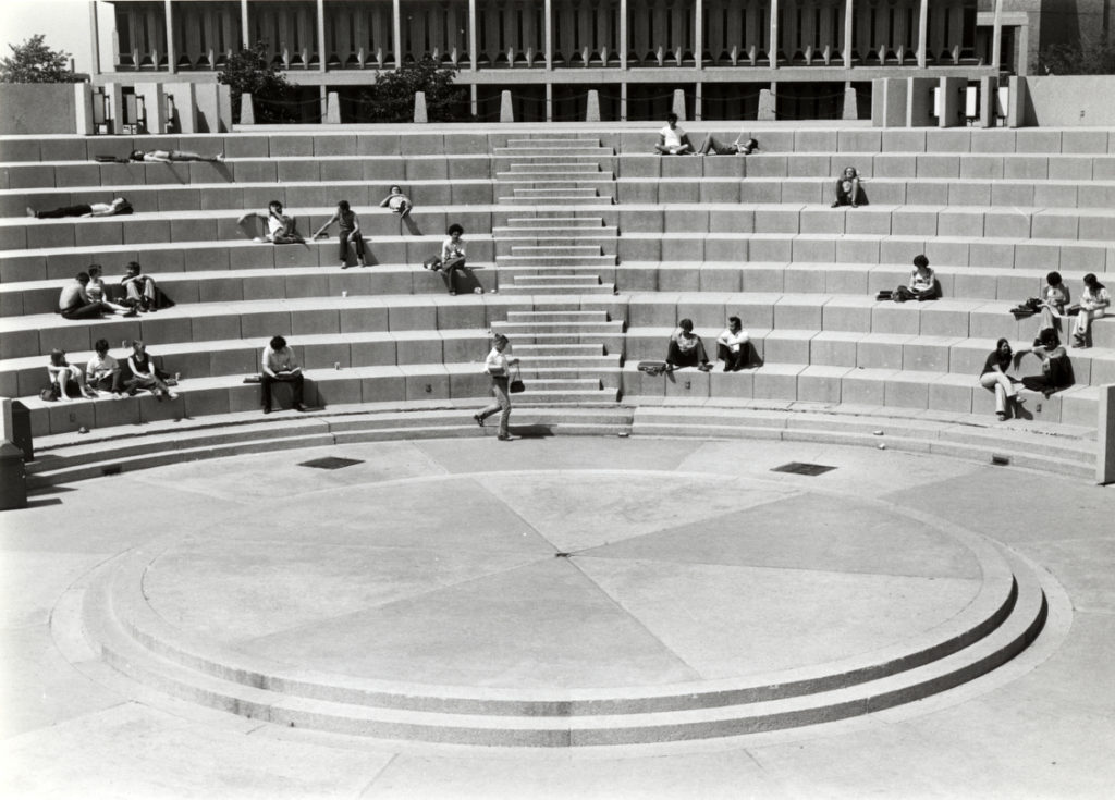 Richard J. Daley Library and Great Court